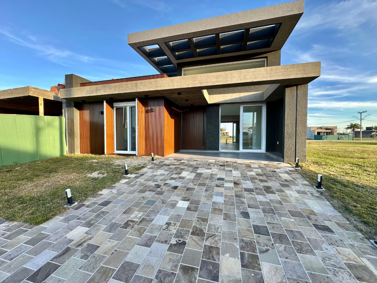 Casa em Condomínio — Allure Beach