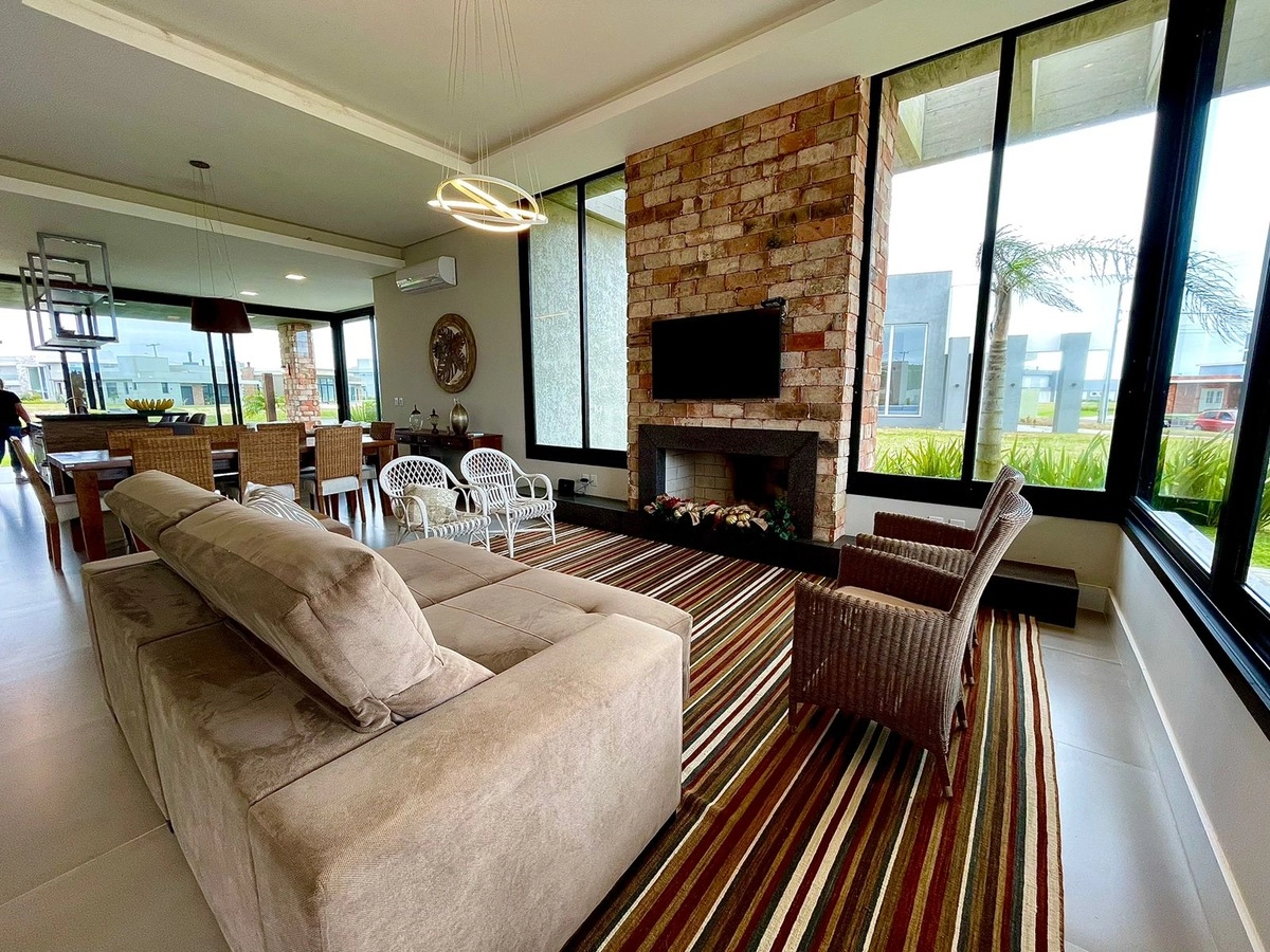 Casa em Condomínio — Condomínio Costa Serena