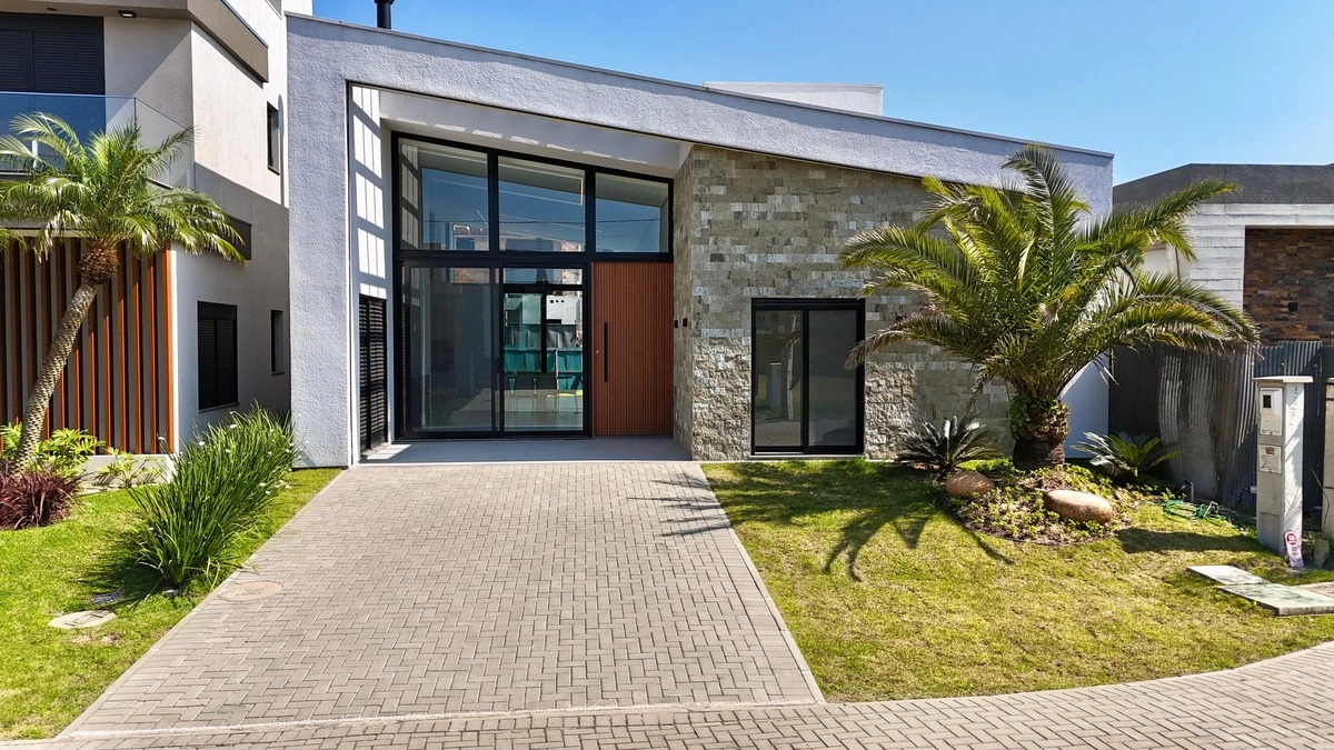 Casa em Condomínio — Sunset Condomínio