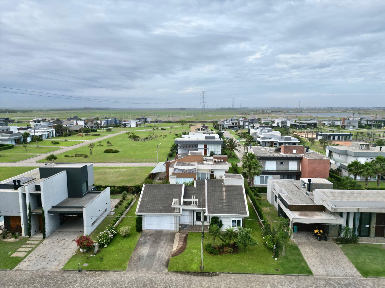 Casa em Condomínio — Condomínio  Lagoa Do Passo