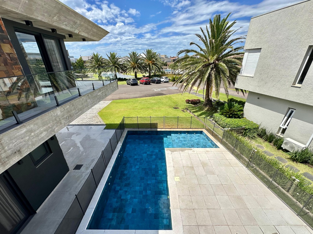 Outros — Playa Vista