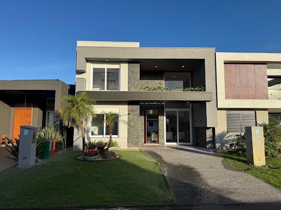 Casa em Condomínio — Blue
