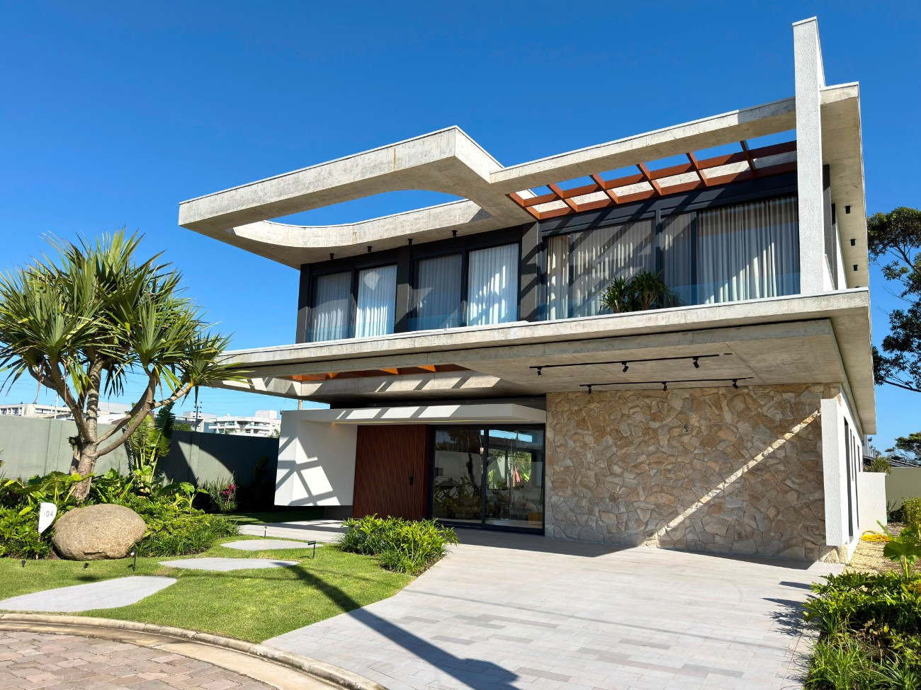 Casa em Condomínio — Lótus